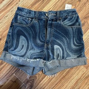Hollister size 0 midi mom shorts. Blue with design EUC